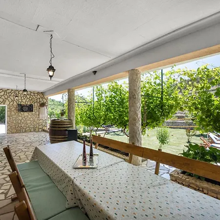 Vacation Bobijevi Dvori * Slivno (Sibenik-Knin)